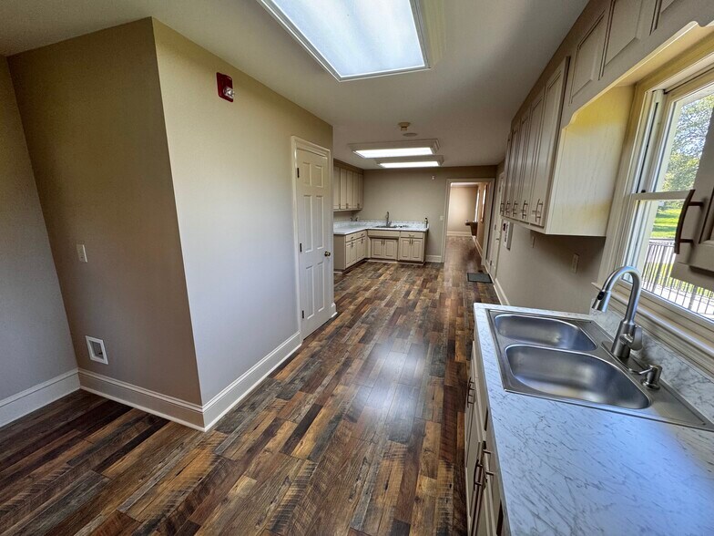 More Photos Of 5297 Cleveland Hwy, Clermont Medical For Lease