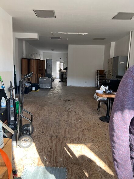 More Photos Of 19-17 Ditmars Blvd, Astoria Storefront Retail Residential For Lease