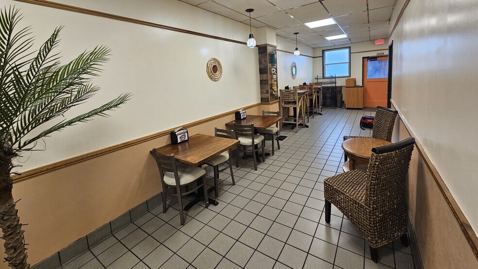 More Photos Of 165 N 1st St, Kalama Storefront For Lease