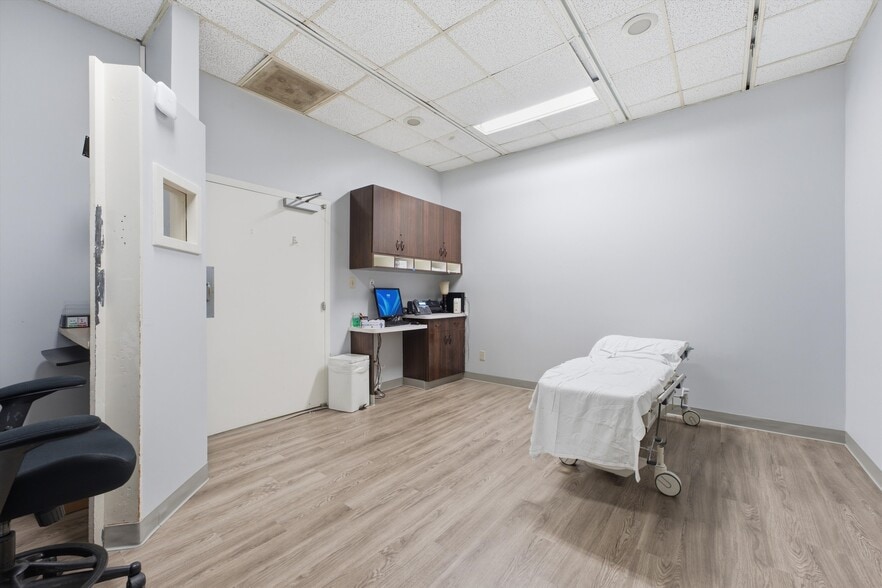 More Photos Of 44725 10th St W, Lancaster Medical For Sale