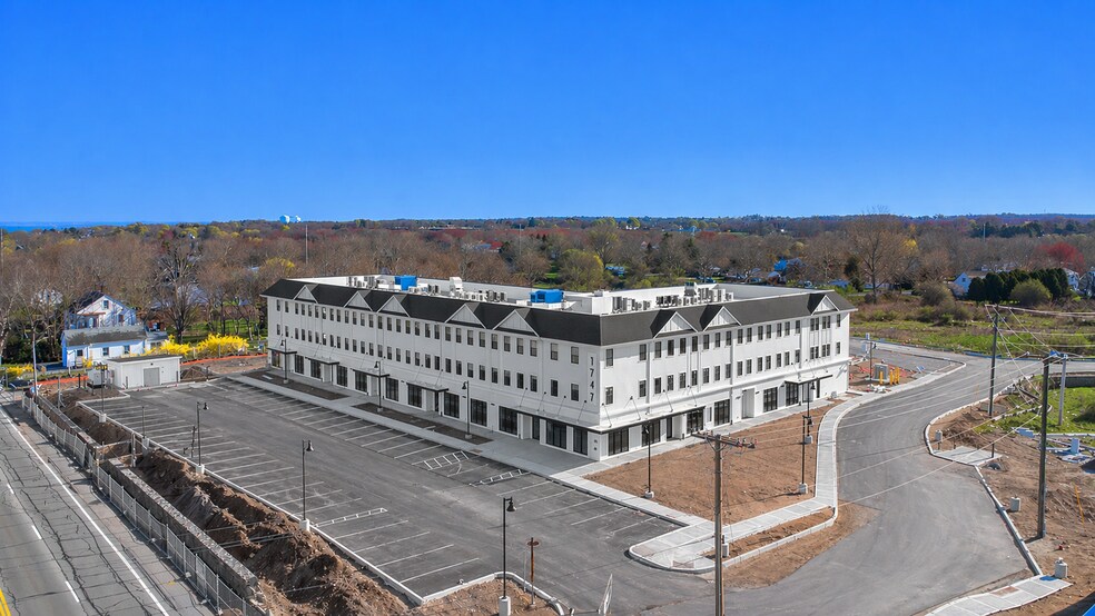 More Photos Of 1747 W Main Rd, Middletown Apartments For Lease