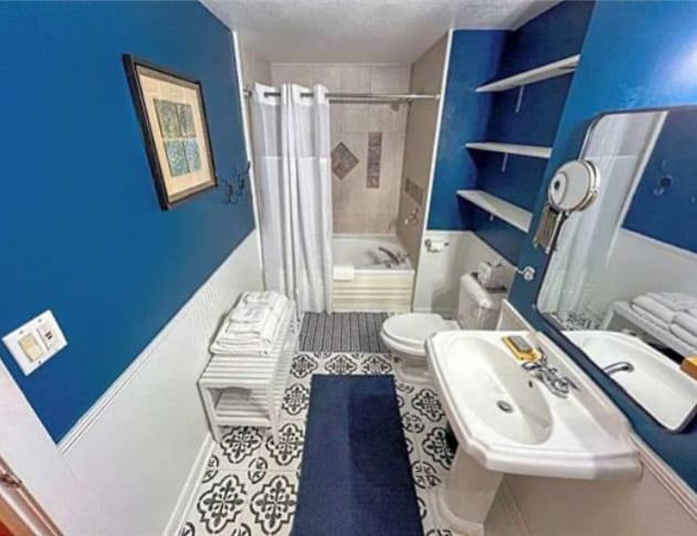 More Photos Of 215 S Woodland Blvd, Deland Hotel For Sale
