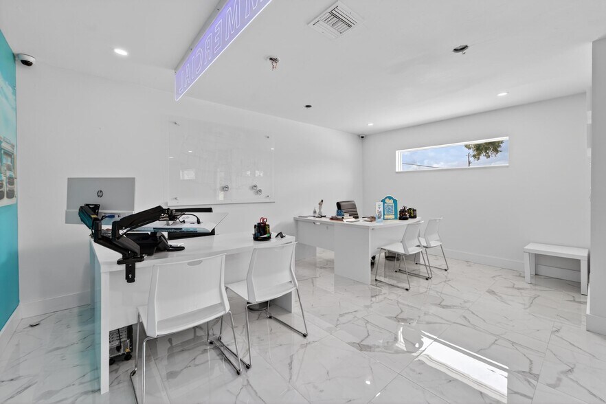 More Photos Of 1233 Bartow Rd, Lakeland Office For Sale
