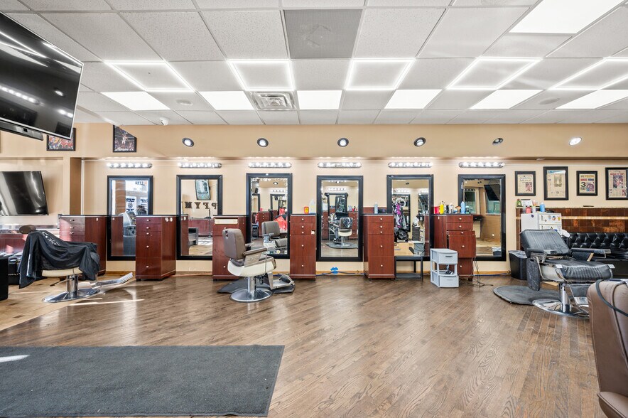 More Photos Of 7318 W Irving Park Rd, Norridge Storefront For Lease