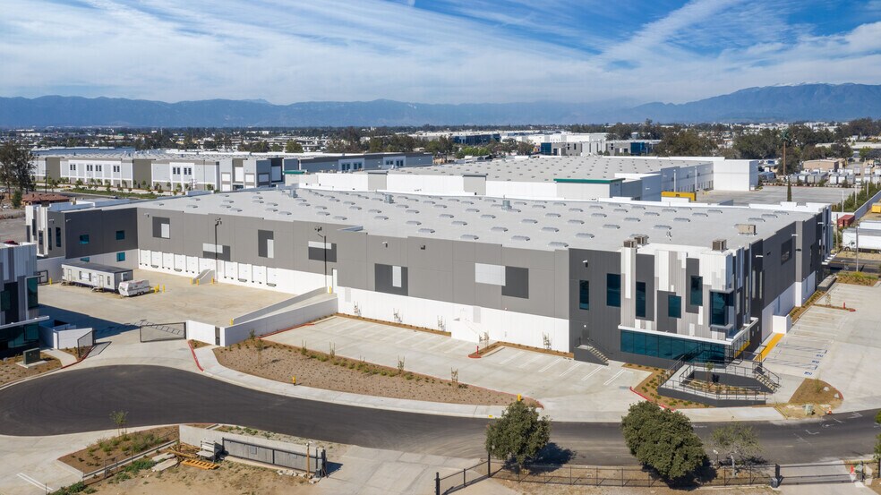 More Photos Of 14074 Rancho Ct, Fontana Warehouse For Lease
