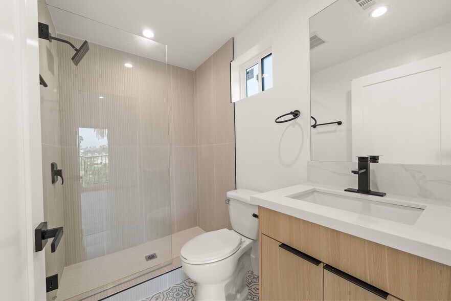 More Photos Of 913 N Hobart Blvd, Los Angeles Apartments For Sale