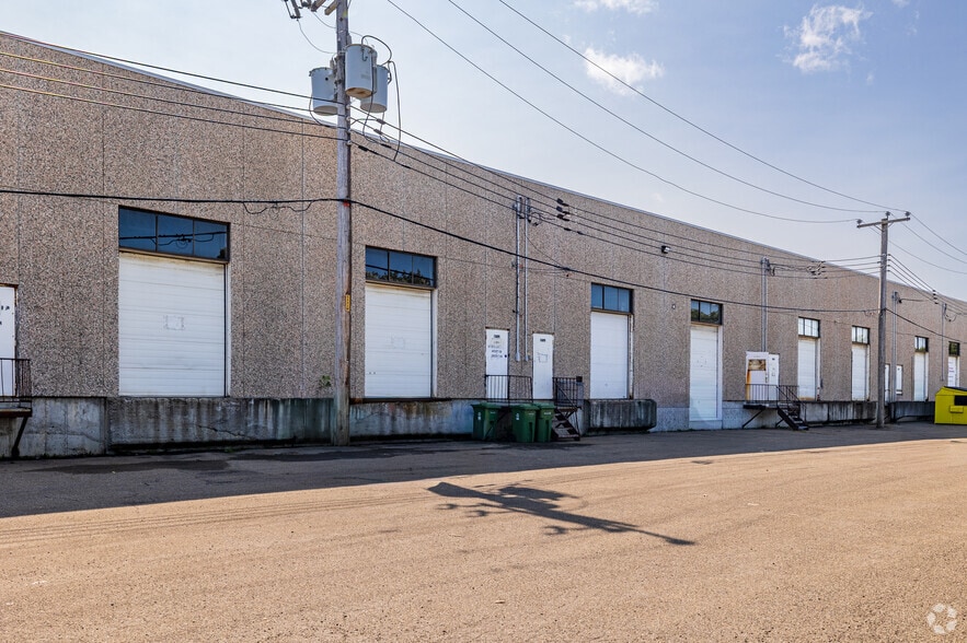 More Photos Of 9681-9725 Rue Clément, Montréal Unknown For Lease