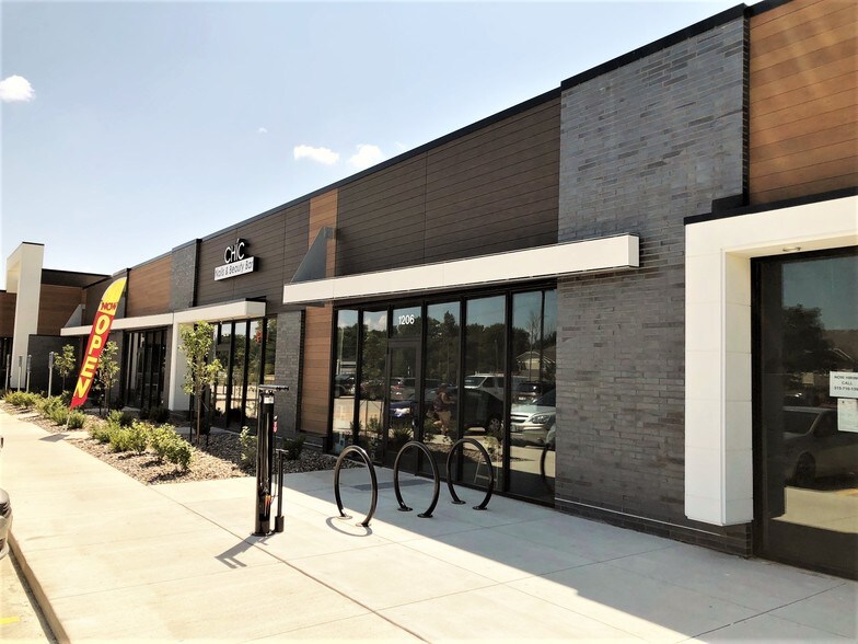 More Photos Of 1176-1196 SE University Ave, Waukee Freestanding For Lease