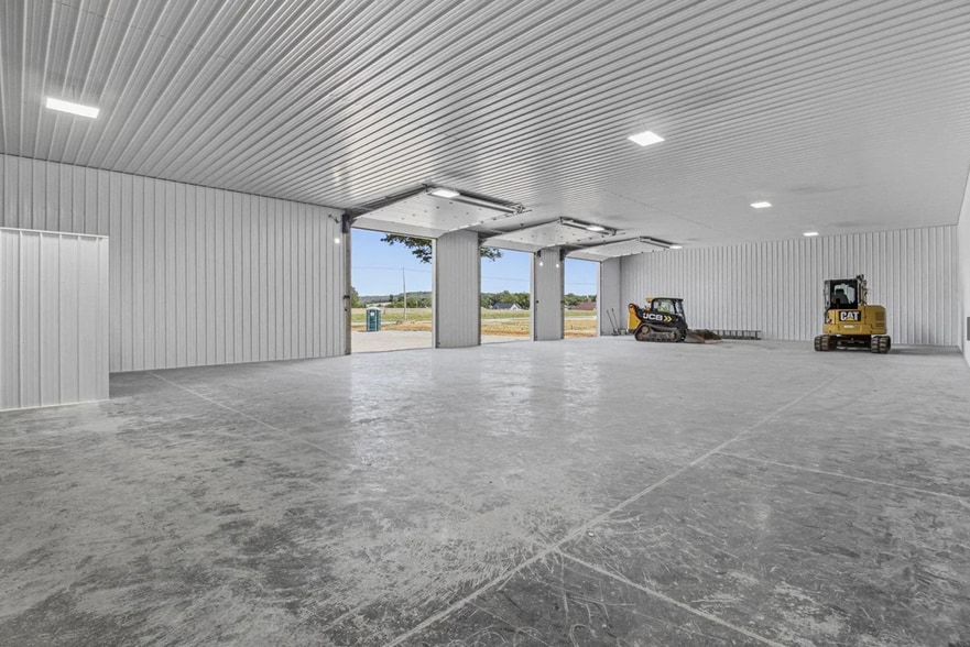 More Photos Of 7565 Happy Valley Rd, Cave City Warehouse For Sale