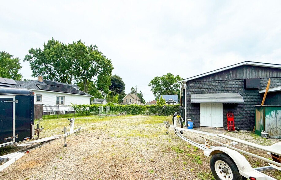 More Photos Of 212 Mellanby Av, Port Colborne Flex For Sale