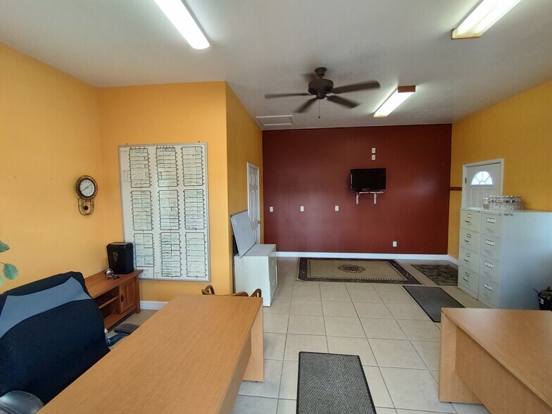 More Photos Of 4101 N Saint Marys St, Beeville Self Storage For Lease