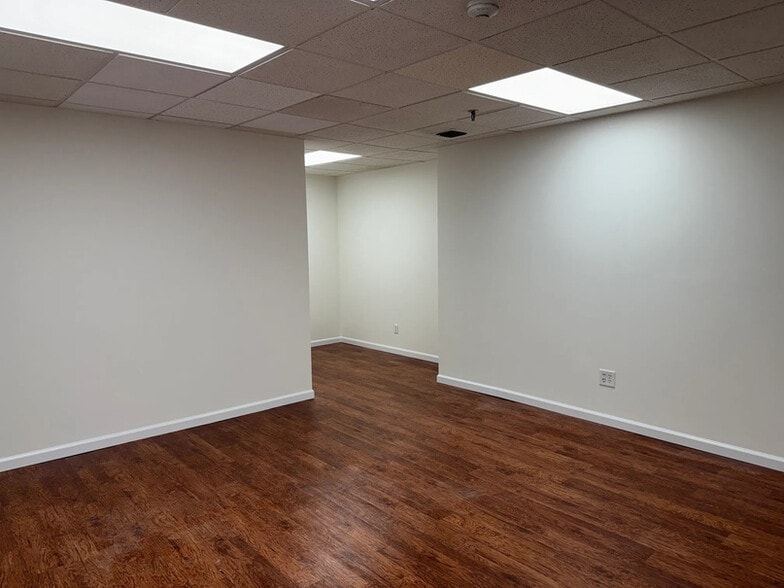 More Photos Of 28 N Country Rd, Mount Sinai Medical For Lease
