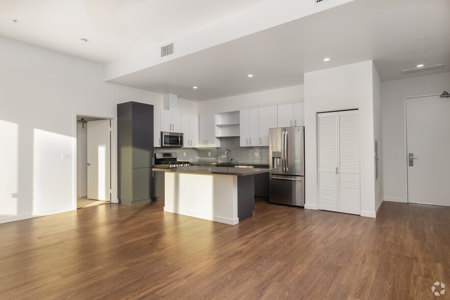 More Photos Of 3750 Main St, Riverside Apartments For Lease