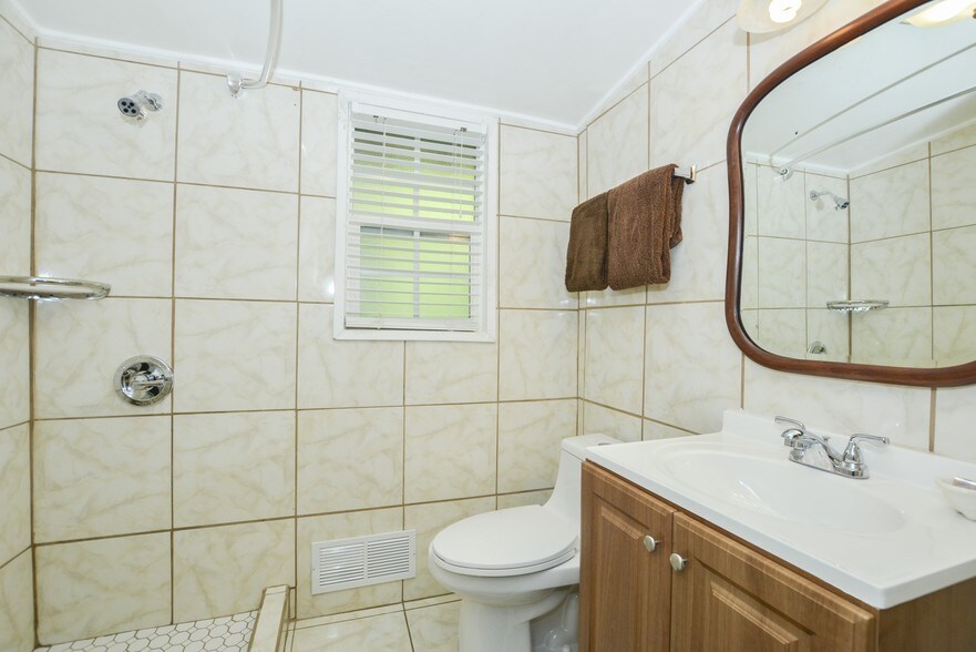 More Photos Of 27992 Rainbow Dr, Lake Arrowhead Hospitality For Sale