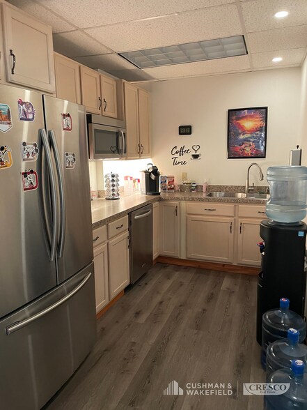 More Photos Of 7941 Ravenna Rd, Hudson Office For Sale