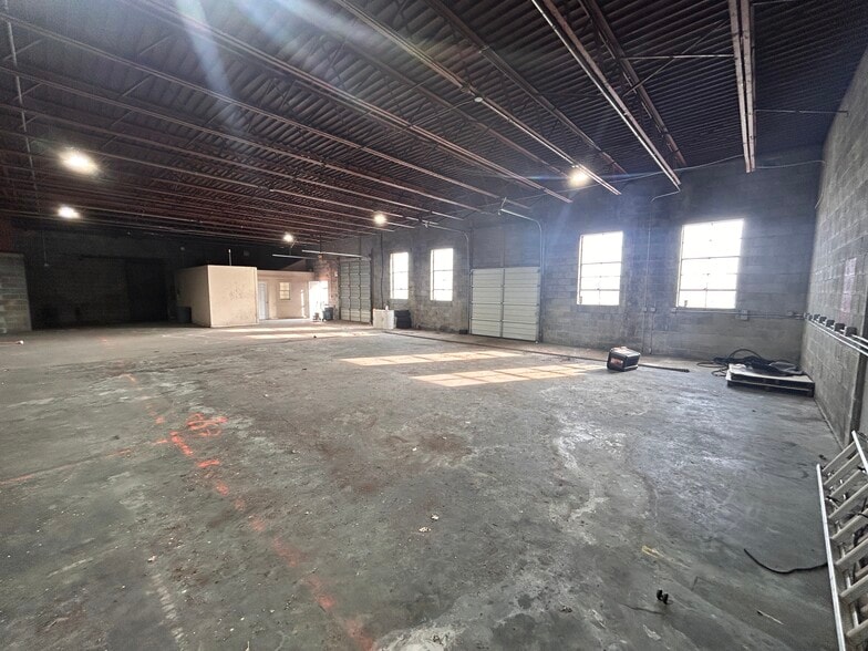 More Photos Of 1408 Gordon Ave, Richmond Warehouse For Lease