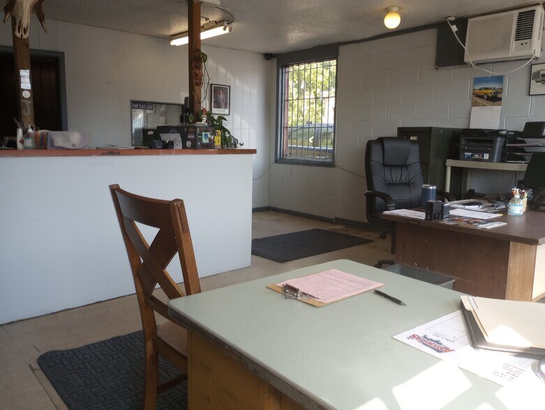 More Photos Of 4123 S Lancaster Rd, Dallas Office For Sale