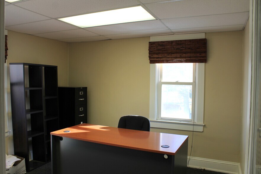 More Photos Of 988 E 185th St, Cleveland Office For Sale