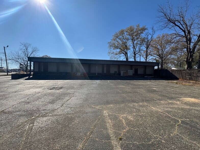 More Photos Of 990 N Daleville Ave, Daleville Warehouse For Sale