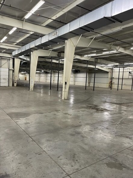 More Photos Of 606 Pine Tree Rd, Oxford Warehouse For Lease