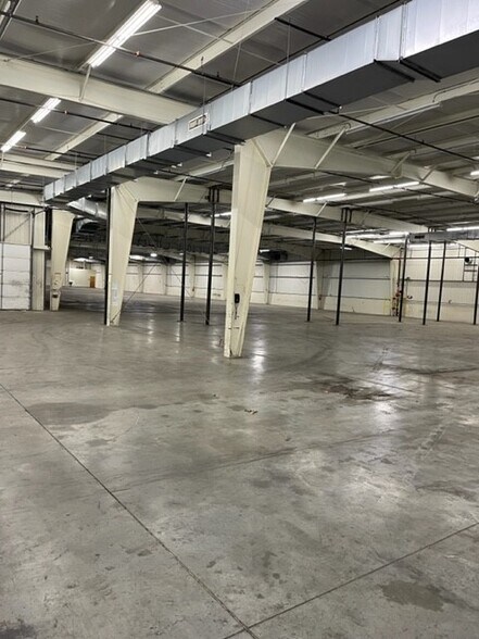 More Photos Of 606 Pine Tree Rd, Oxford Warehouse For Lease