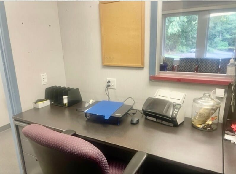 More Photos Of 460 Gidney Ave, Newburgh Medical For Lease