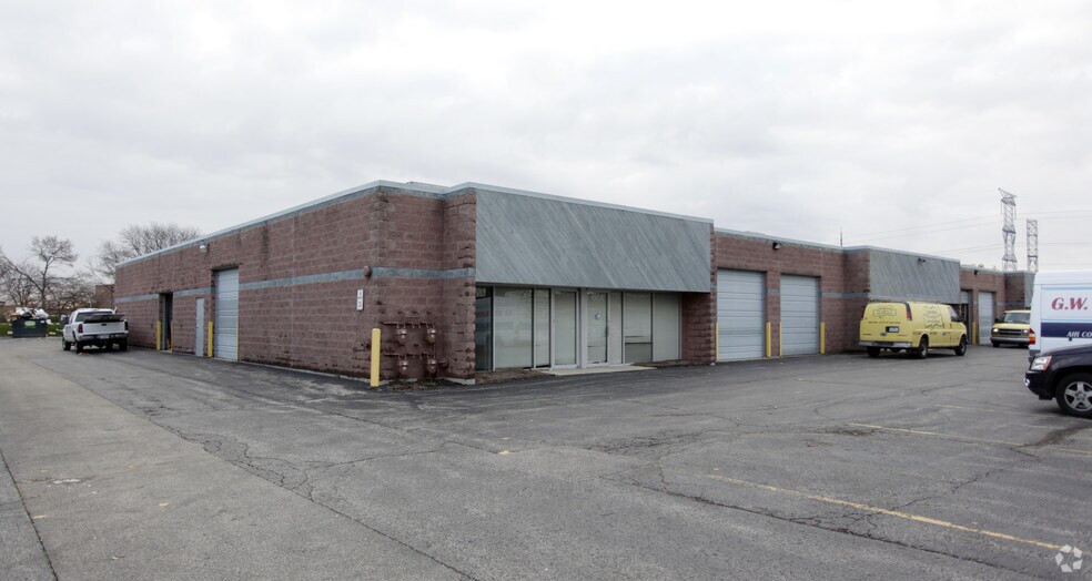 More Photos Of 190 Easy St, Carol Stream Manufacturing For Lease