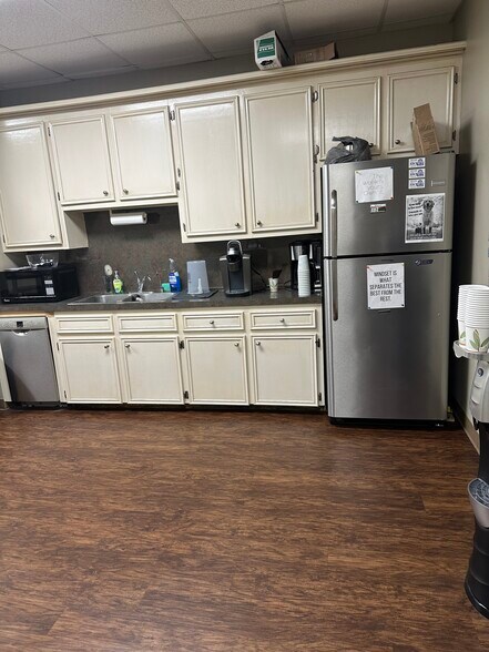 More Photos Of 6911 Breen Dr, Houston Warehouse For Sale