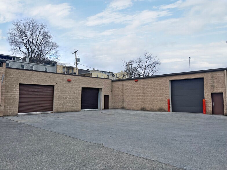 More Photos Of 90 W Lee St, Hagerstown Manufacturing For Sale