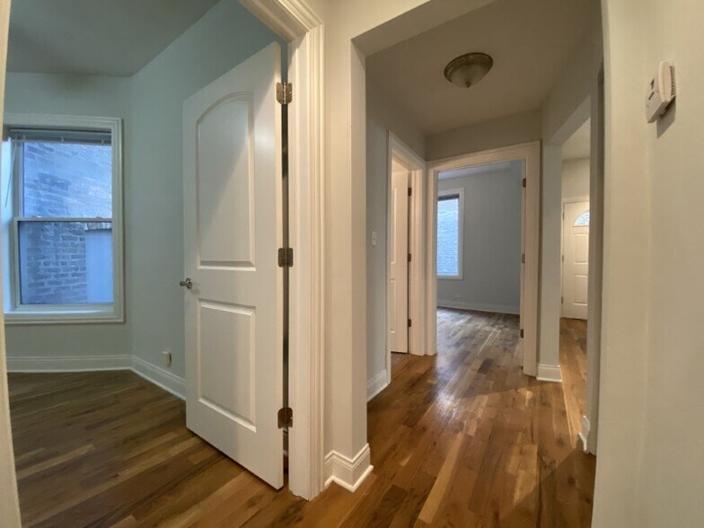 More Photos Of 4401-4403 N Clark St, Chicago Apartments For Lease