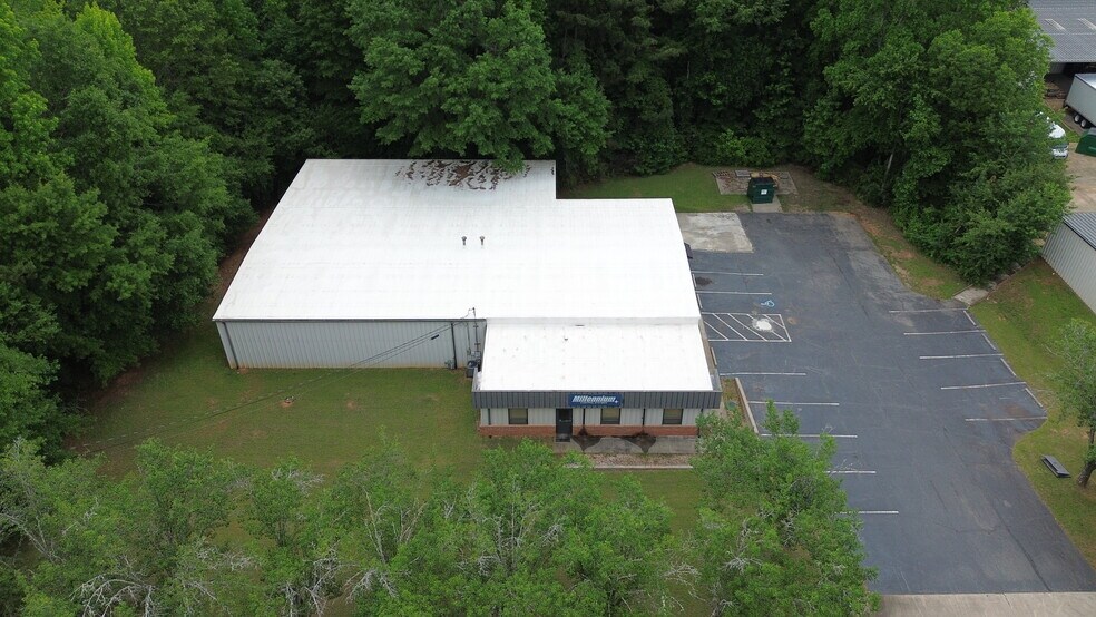 More Photos Of 46 Hillwood Cir, Newnan Service For Lease