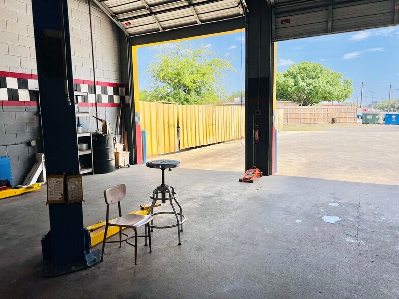 More Photos Of 3014 Roosevelt Ave, San Antonio Auto Repair For Sale