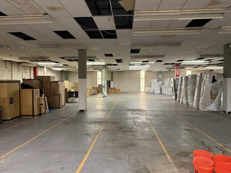 More Photos Of 3949 Euphrosine St, New Orleans Distribution For Sale