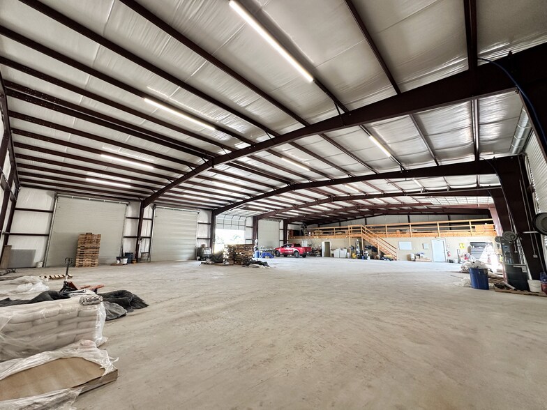 More Photos Of 846 York Creek Rd, New Braunfels Industrial For Lease