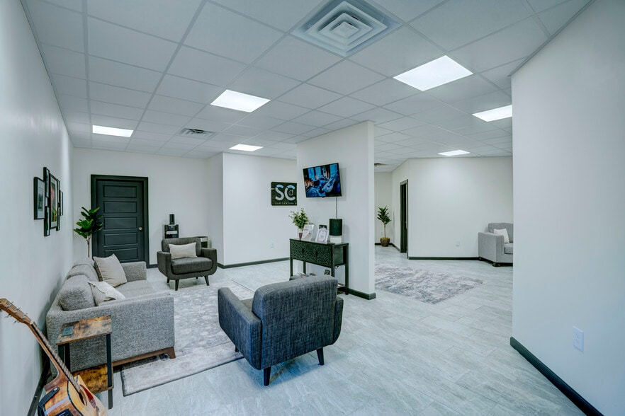 More Photos Of 300 Santa Fe Trl, Duncanville Freestanding For Sale