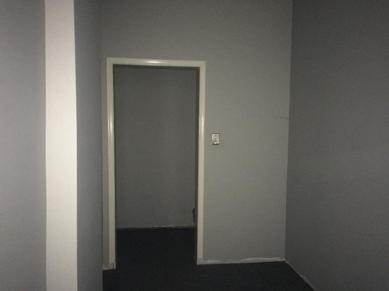 More Photos Of 3111 Norfolk St, Richmond Office For Sale