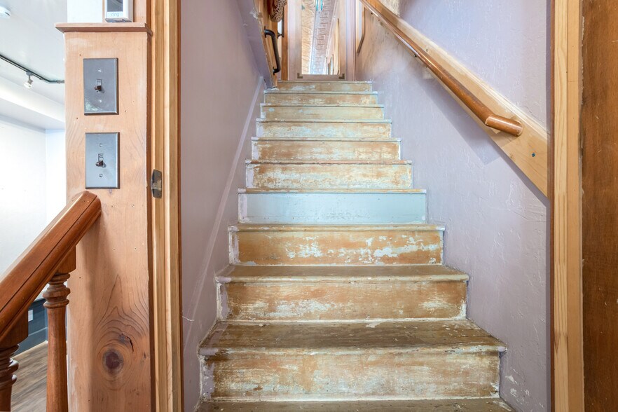 More Photos Of 40 Main St, Bisbee General Retail For Sale