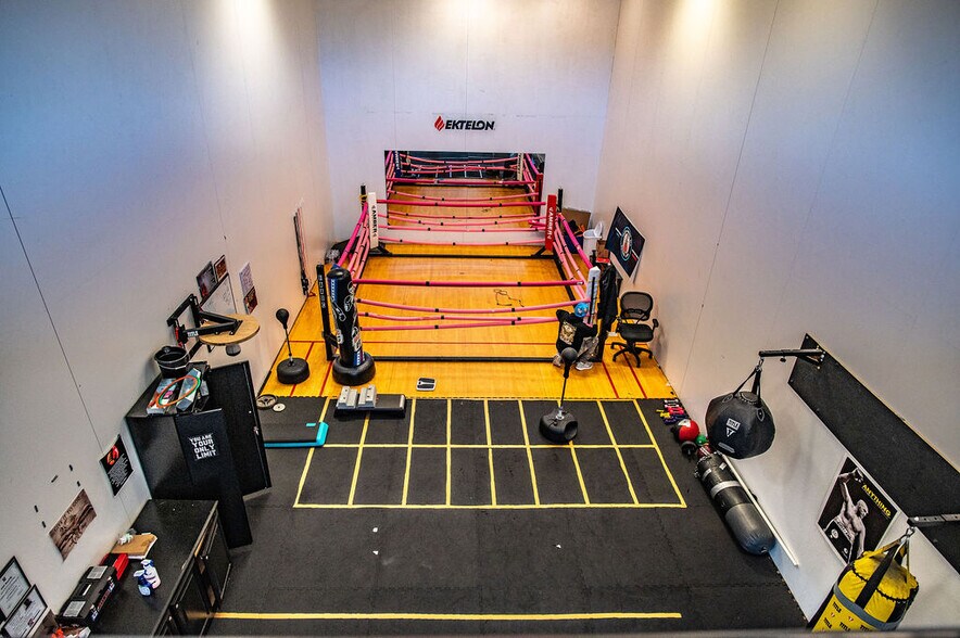 More Photos Of 2628 Bill Owens Pky, Longview Health Club For Sale