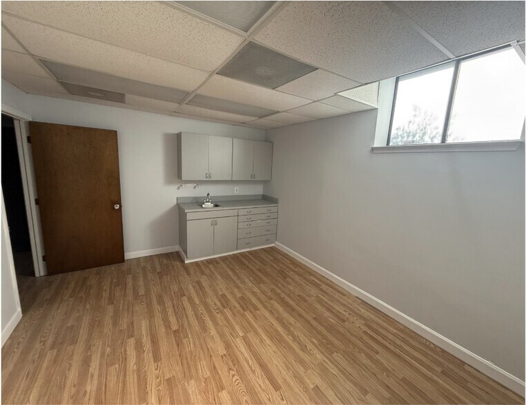 More Photos Of 603 Post Office Rd, Waldorf Loft Creative Space For Sale