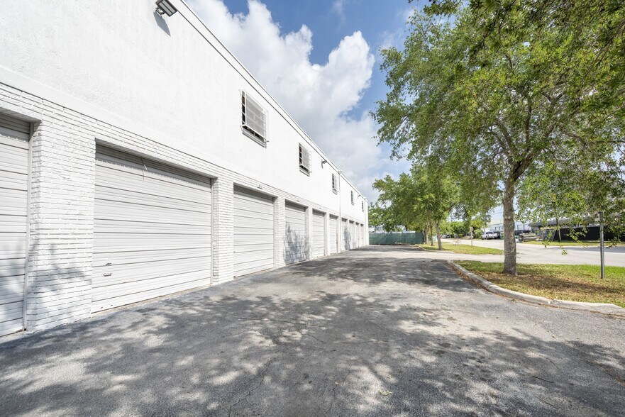 Primary Photo Of 805-917 SW 17th Ave, Delray Beach Warehouse For Sale