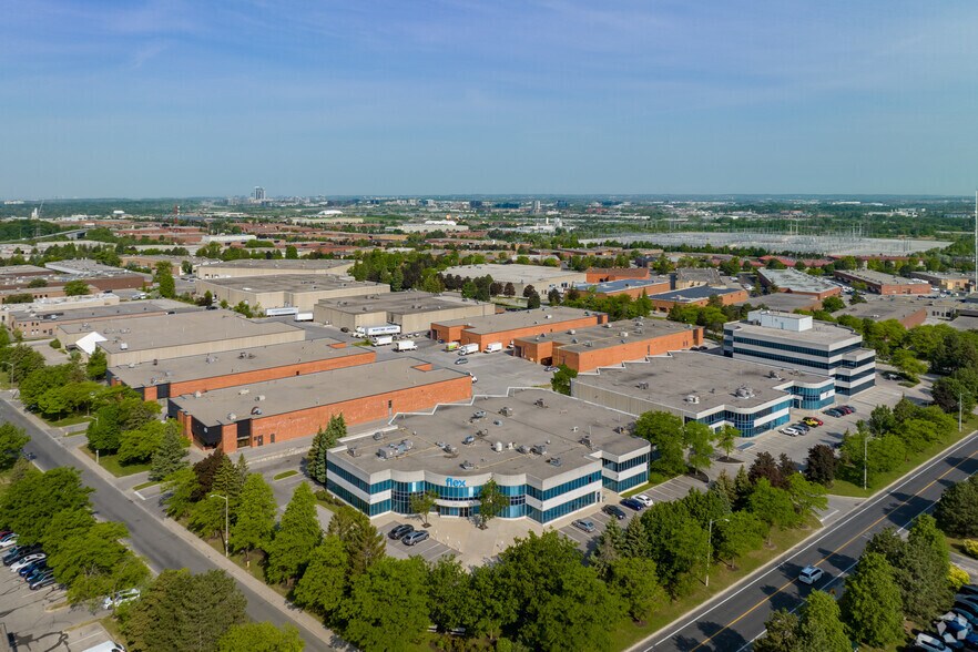 More Photos Of 450 Hood Rd, Markham Showroom For Lease