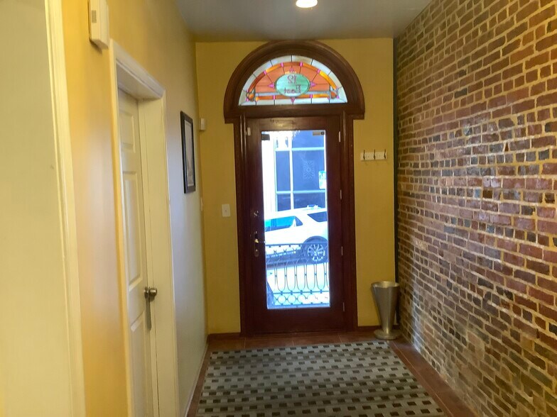 More Photos Of 12 E Pleasant St, Baltimore Office For Sale