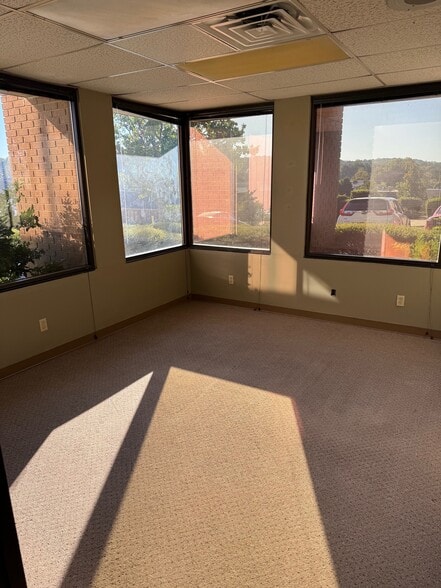 More Photos Of 4 Shackleford Plz, Little Rock Office For Sale
