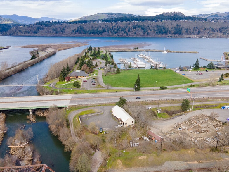 More Photos Of 2680 Dock Rd, Hood River General Retail For Sale