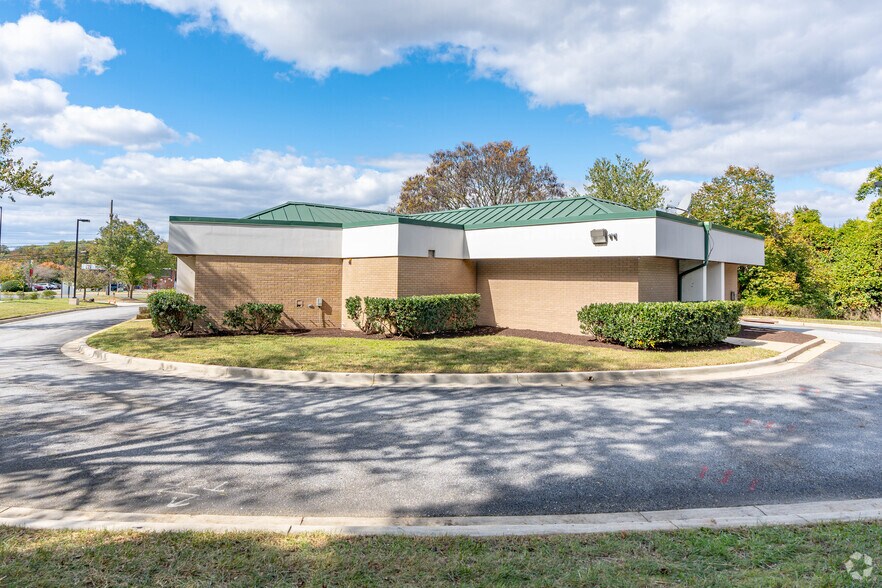 More Photos Of 9412 Livingston Rd, Fort Washington Bank For Lease