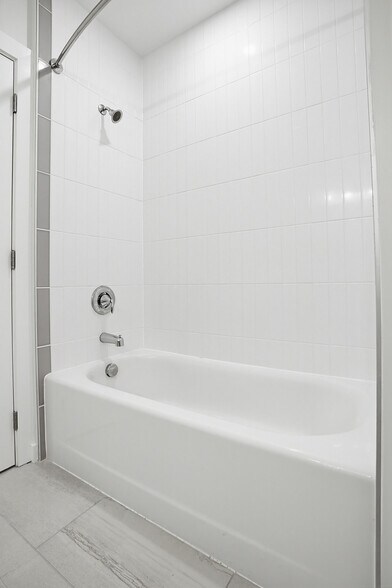 More Photos Of 250 College Ave, Lancaster Apartments For Lease
