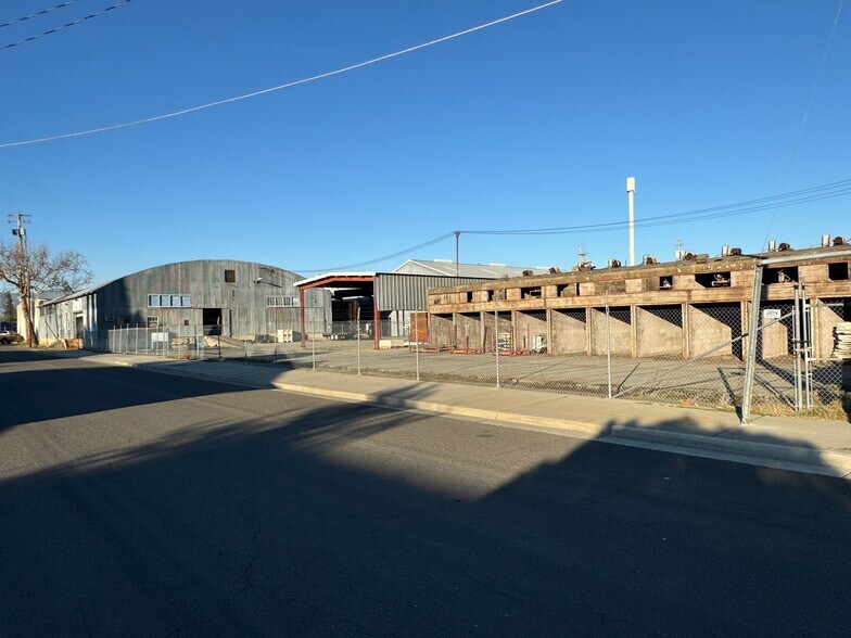 More Photos Of 11 E Abbey St, Winters Warehouse For Sale