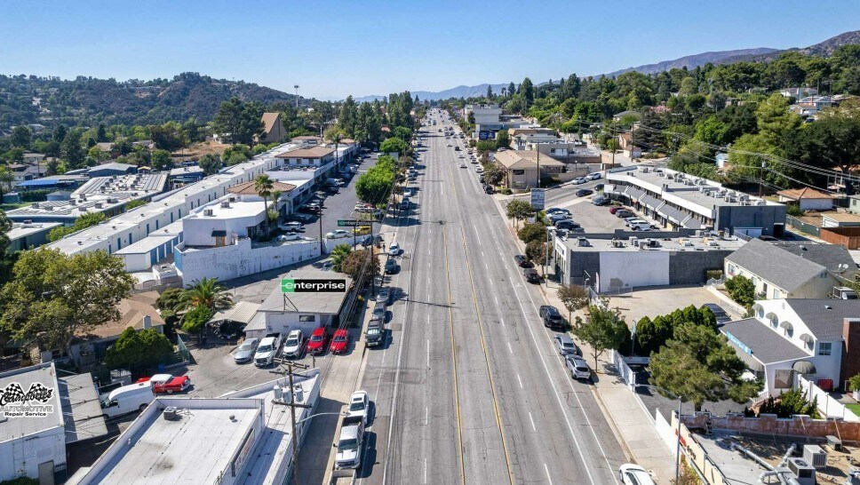 More Photos Of 3850 Foothill Blvd, La Crescenta General Retail For Sale