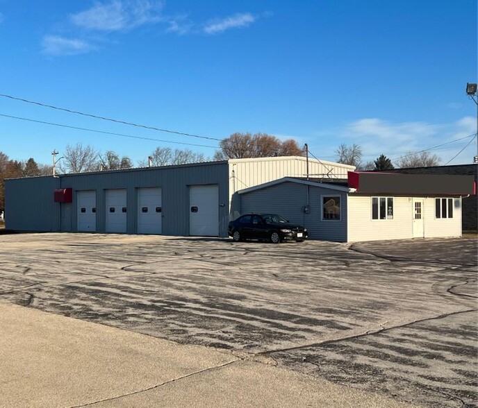 Primary Photo Of 3724 Calumet Ave, Manitowoc Truck Terminal For Sale