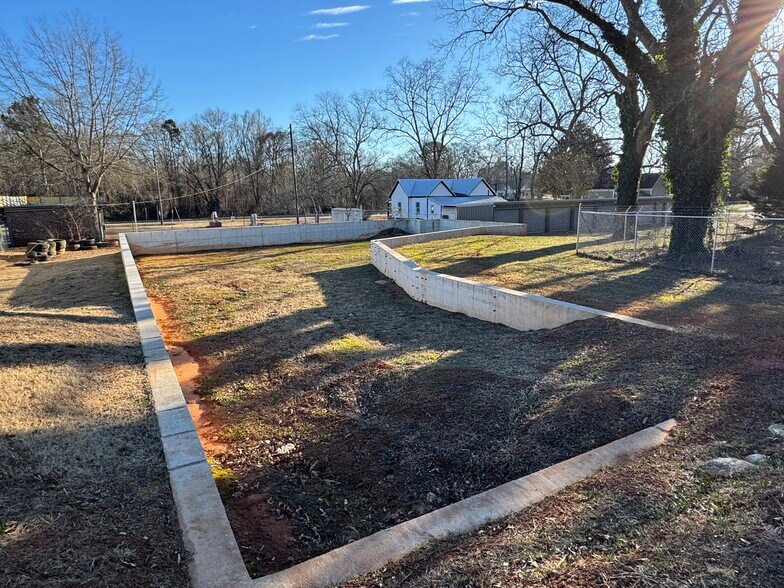 More Photos Of 8665 Maysville Rd, Maysville Self Storage For Sale